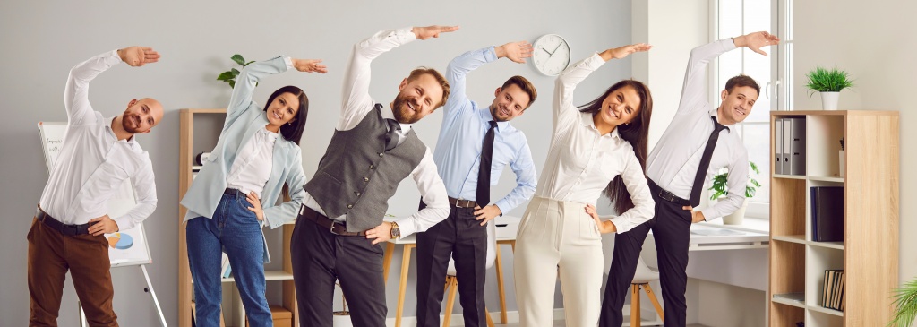 Pekerja kantoran merasa segar dan aktif di tempat kerja